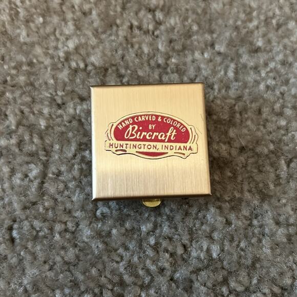 Vintage Bircraft brass and acrylic pill box with red rose Shadowbox lid - Picture 2 of 6
